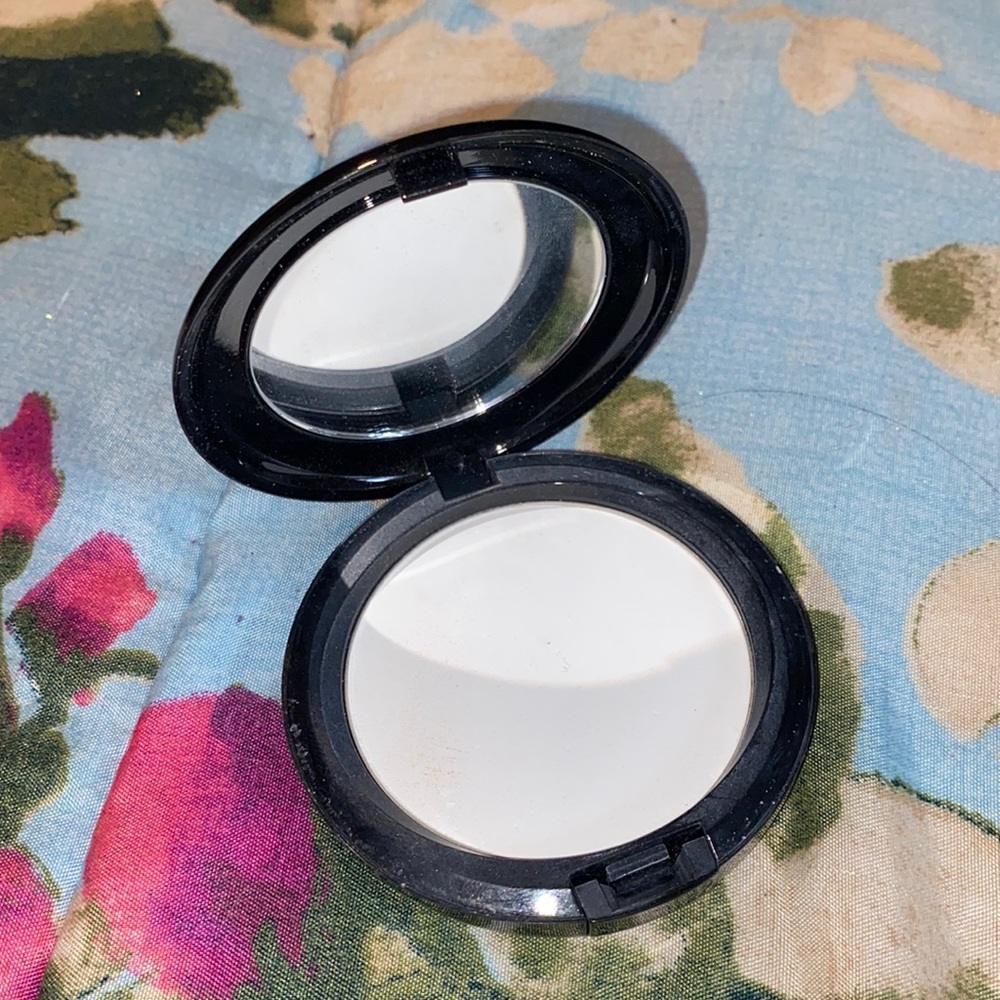 MAC prep and prime pressed powder!